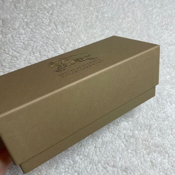 Burberry Sunglasses Box in great condition box only - Picture 2 of 4